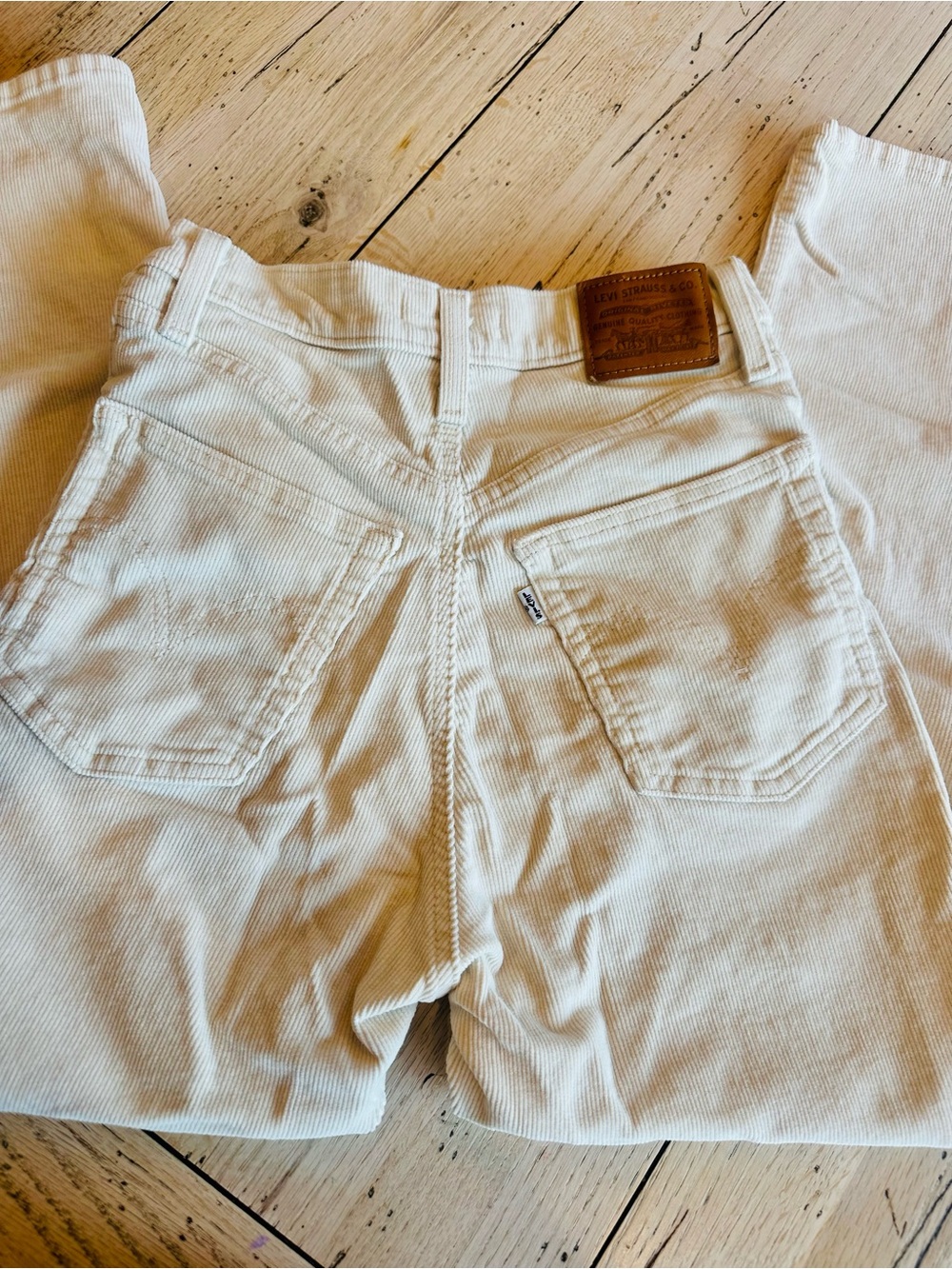 Levi's Corduroy Cream RibCage Straight-Ankle Jeans, Inseam: 26” - Picture 7 of 8